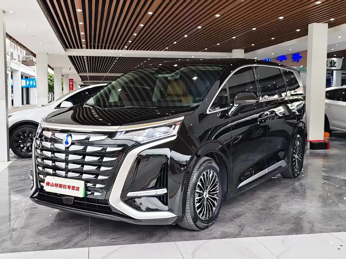 Denza D9 2024 DM-i 980 AWD Premium