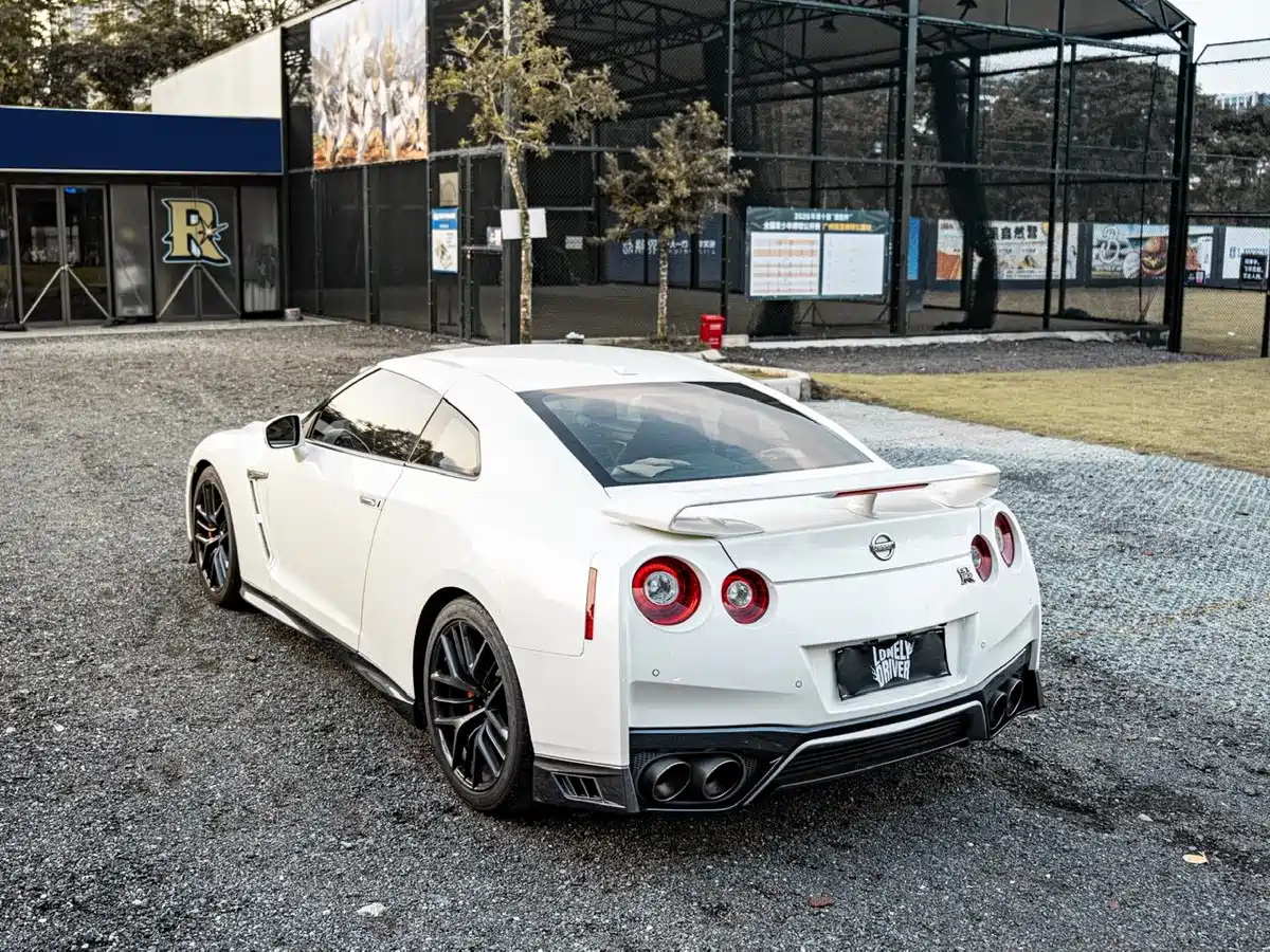 Nissan GT-R 2017 3.8T Flagship Edition фото 23