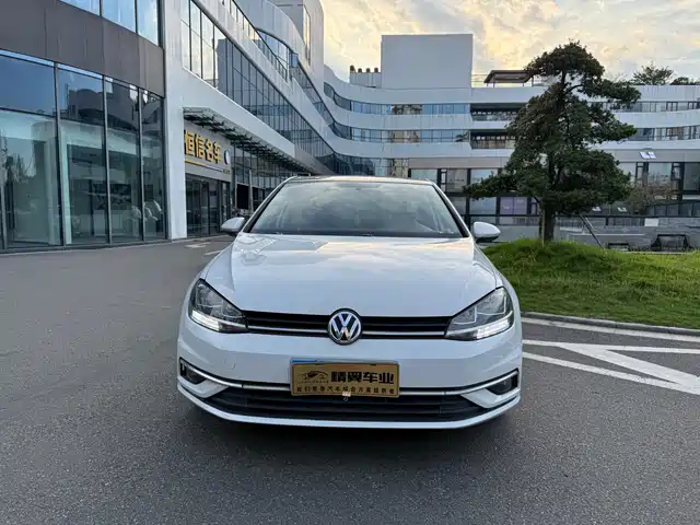 Volkswagen Golf 2018 1.6L Automatic Comfort — фото 2