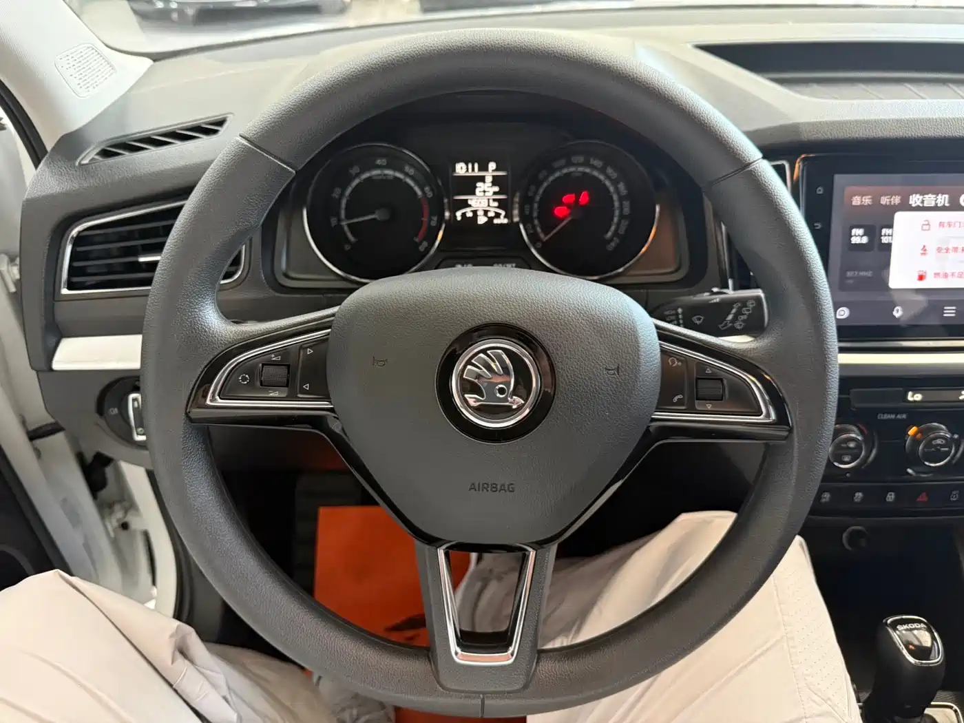 Škoda Kamiq 2023 1.5L Auto Comfort Edition фото 11