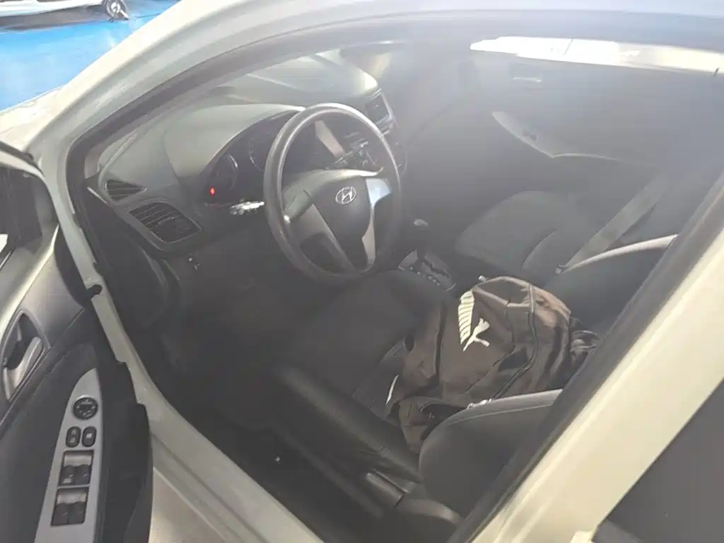 Hyundai Reina 2016 2014 Model 1.4L Automatic GLX