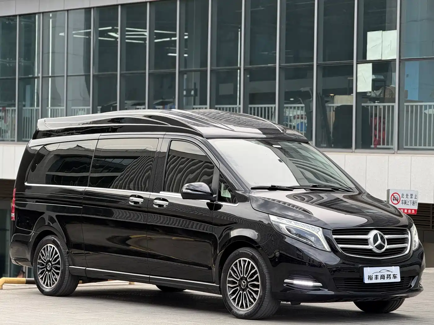 Mercedes-Benz V-Class 2018 V 260 L Premium Long Version China V фото 3