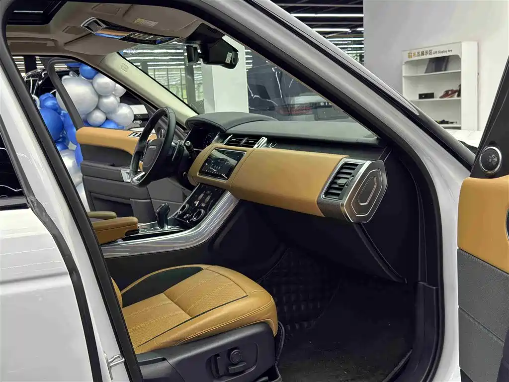 Land Rover Range Rover Sport 2022 3.0 L6 Gloss Black Edition фото 8