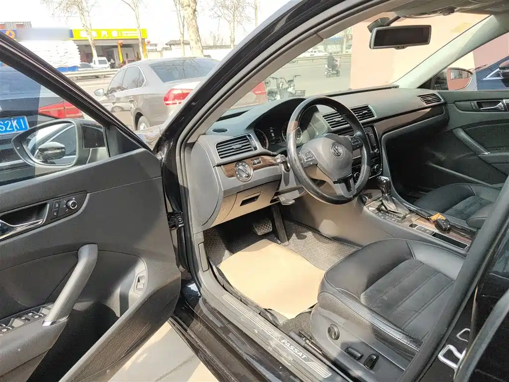 Volkswagen Passat 2015 1.8TSI DSG Ultimate Edition фото 16