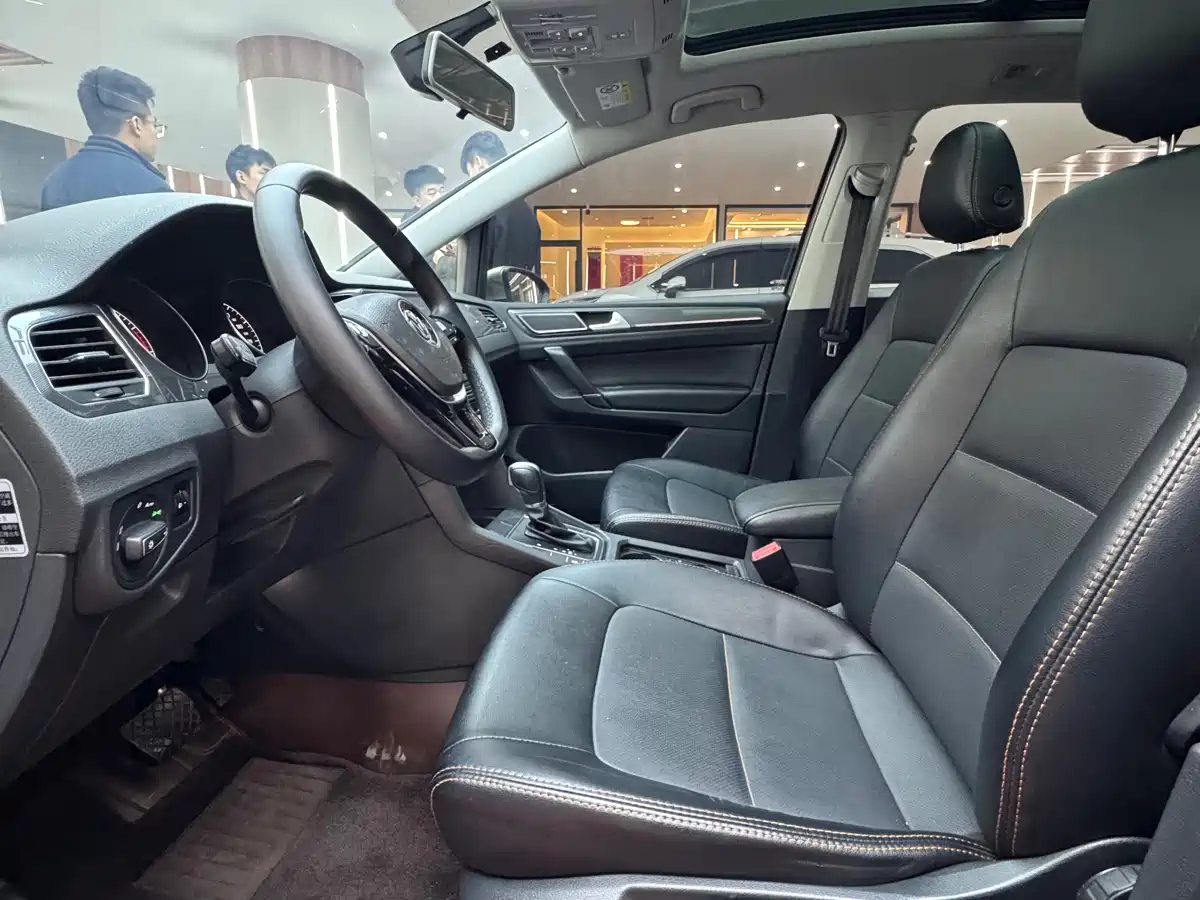 VOLKSWAGEN GOLF*JIAYU