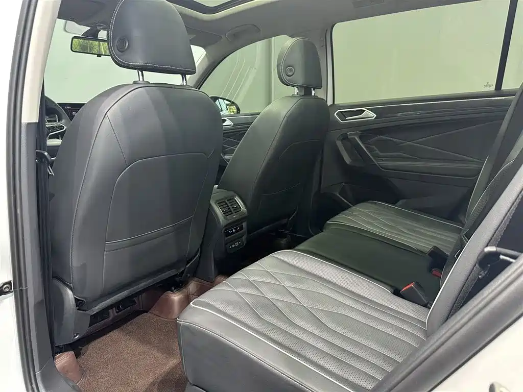 Volkswagen Tiguan L 2023 300TSI Automatic 2WD Smart Enjoyment Edition фото 10