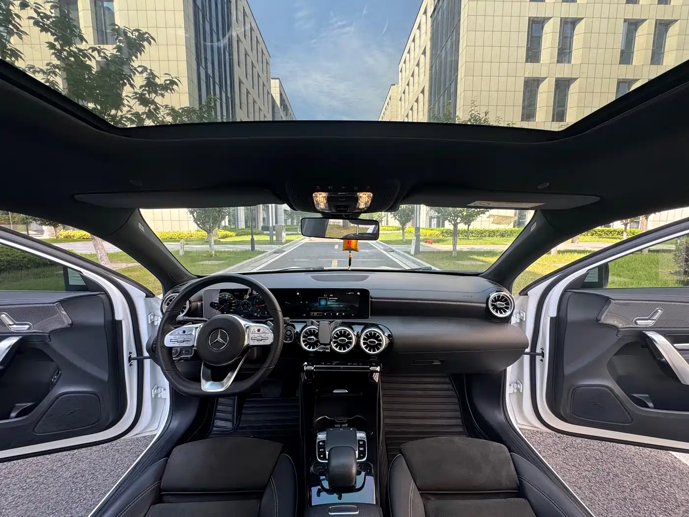 Mercedes-Benz A-Class 2019 A 200 L Sport Sedan фото 14