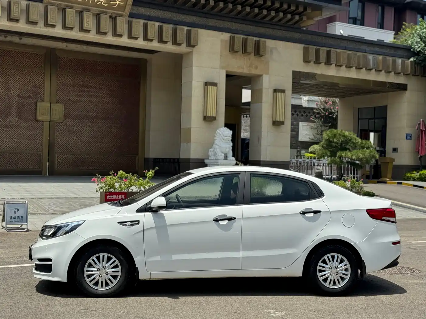 Kia K2 2017 2015 Sedan 1.4L AT GLS