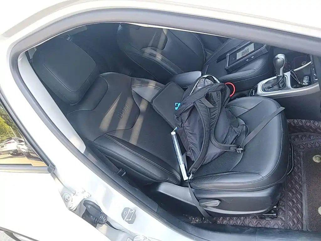 Фото 25 - Jeep Compass