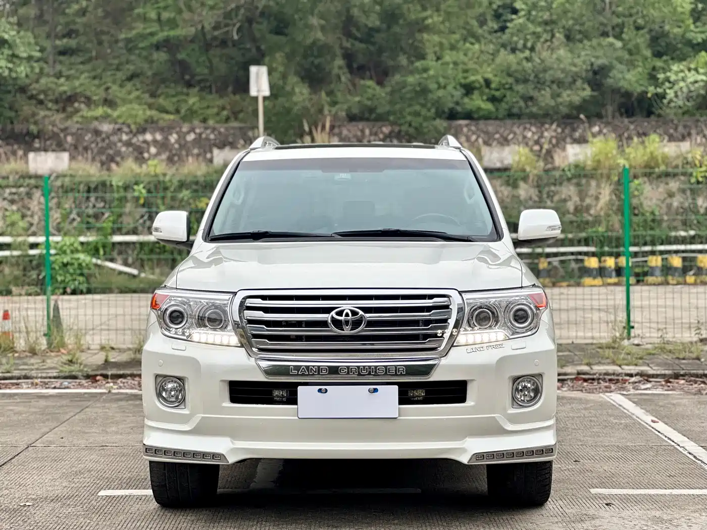 Toyota Land Cruiser (Import) 2015 4.0L V6 Middle East Limited Edition фото 4