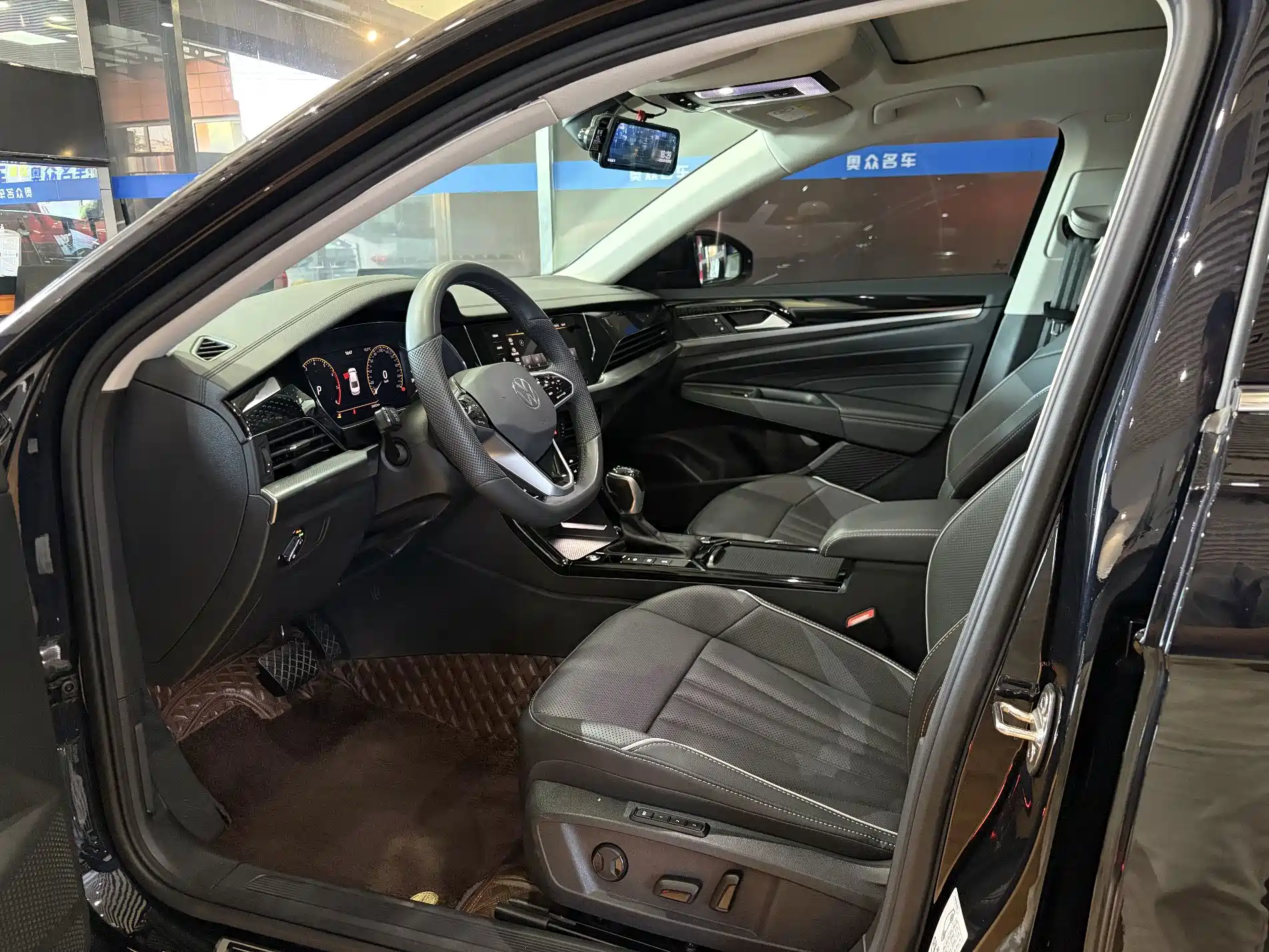 Фото 7 - Volkswagen Passat