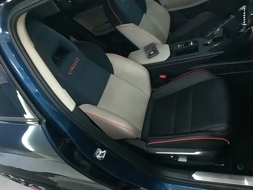 Lynk & Co 06 2020 1.5T Halo фото 25