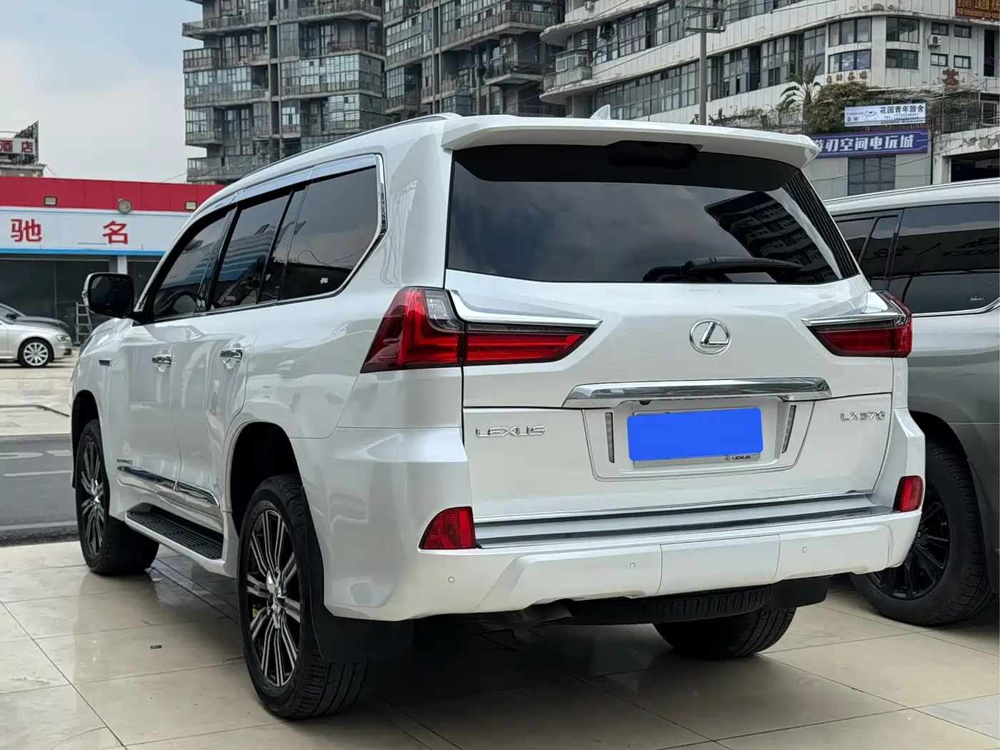 Lexus LX 2019 570 Prestige Luxury Edition фото 6