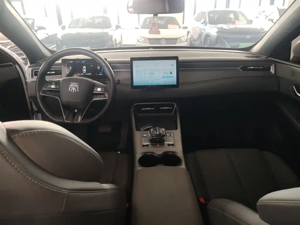 BYD Qin PLUS 2025 DM-i Smart Drive 55KM Leader фото 10