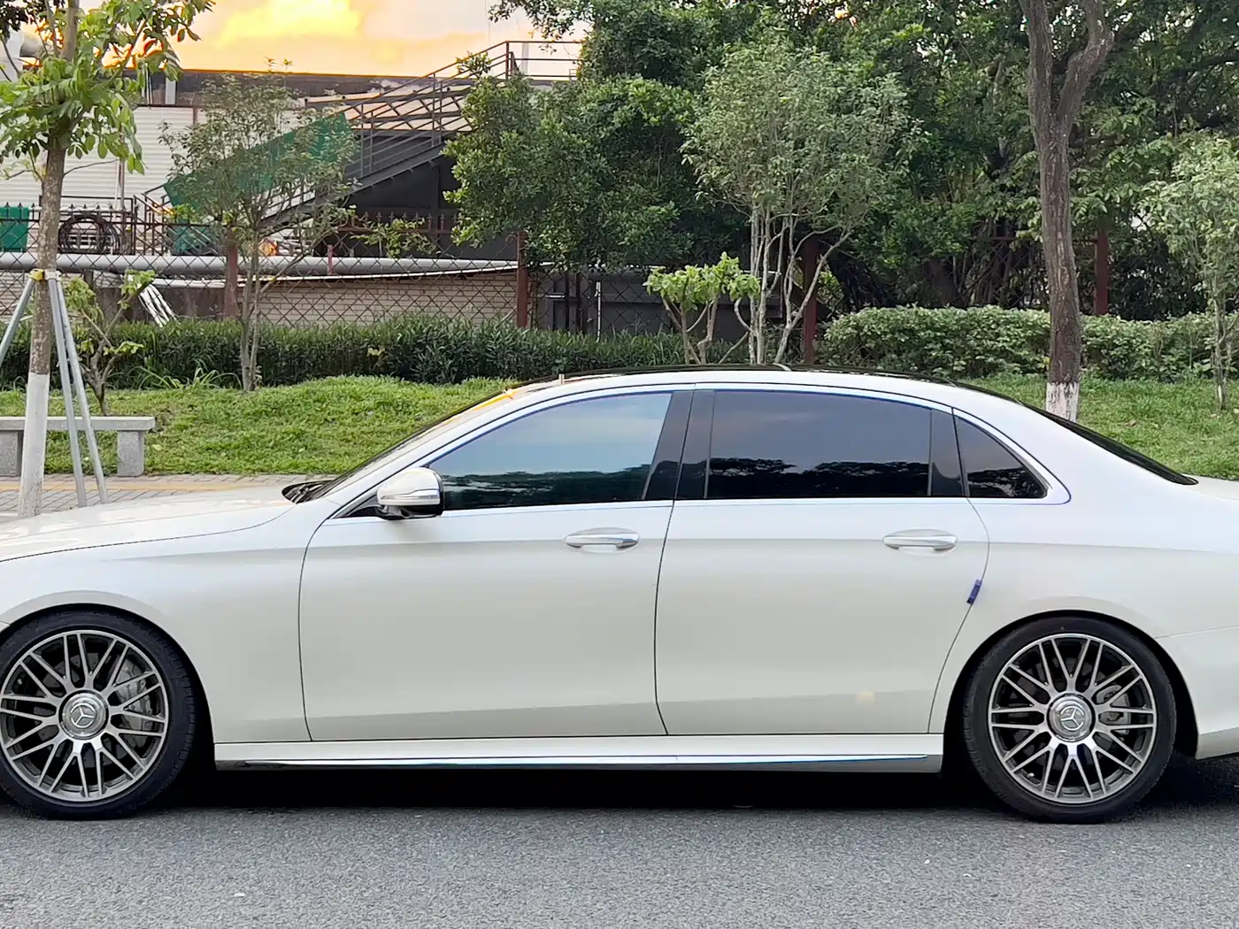 Mercedes-Benz E-Class 2017 E 320 L Sport 4MATIC фото 4