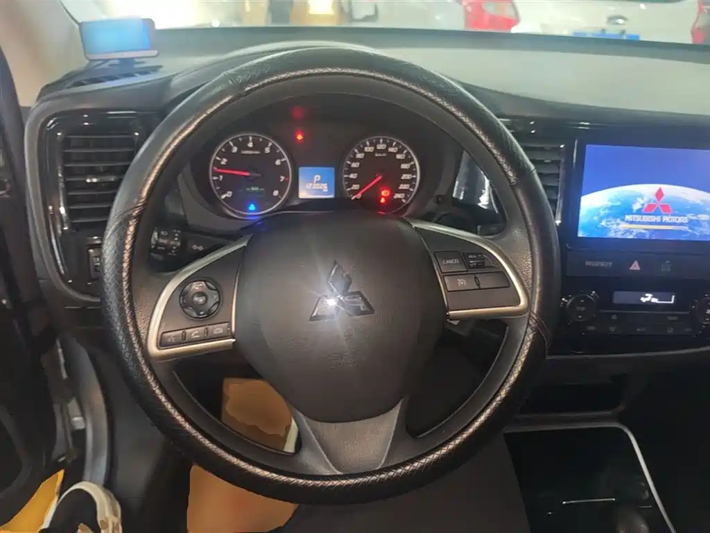 Mitsubishi Outlander 2016 2.0L 2WD Fashion Edition 5-seater фото 11