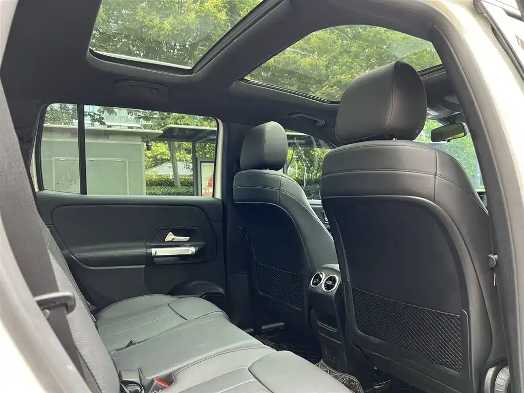 MERCEDES-BENZ GLB
