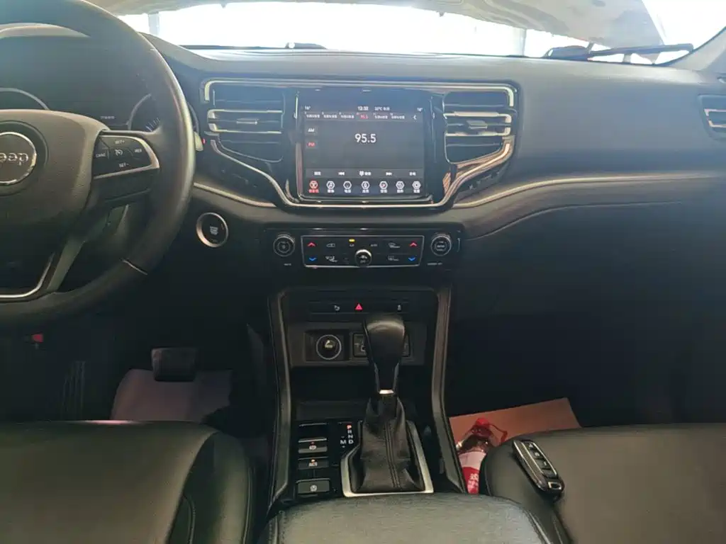 Jeep Commander 2019 2018 2.0T 2WD Advance Version China V