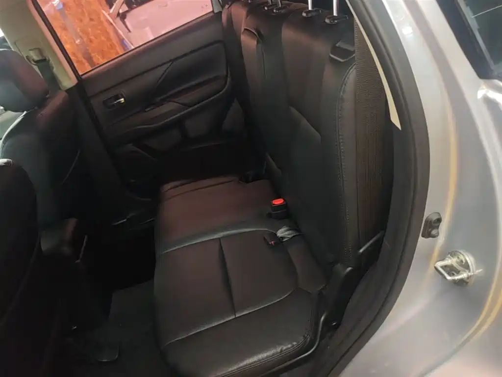 Mitsubishi Outlander 2016 2.0L 2WD Fashion Edition 5-seater фото 17