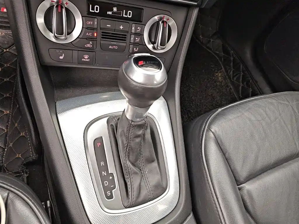 Audi Q3 2015 35 TFSI Millionth Anniversary Comfort фото 14