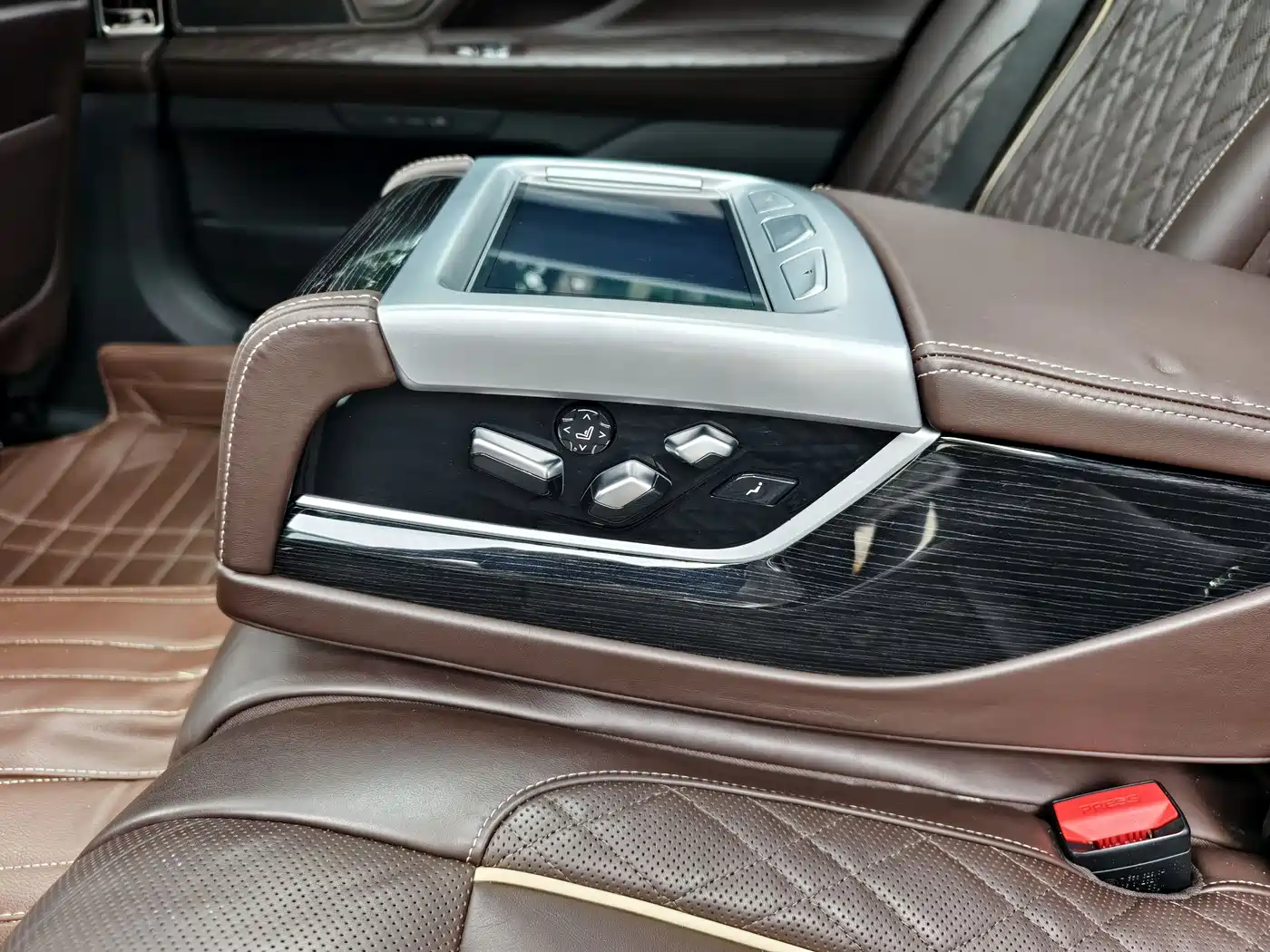 BMW 7 Series 2021 Model 740Li Leading M Sport Package фото 29