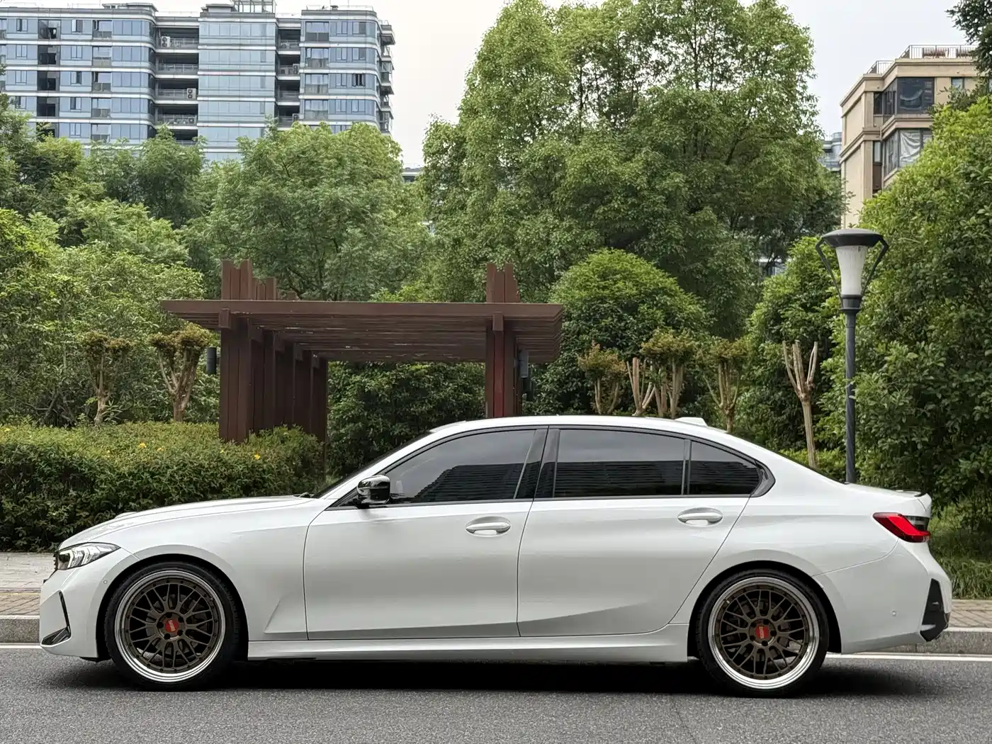 BMW 3 Series 2024 325Li M Sport Shadowline Package фото 7