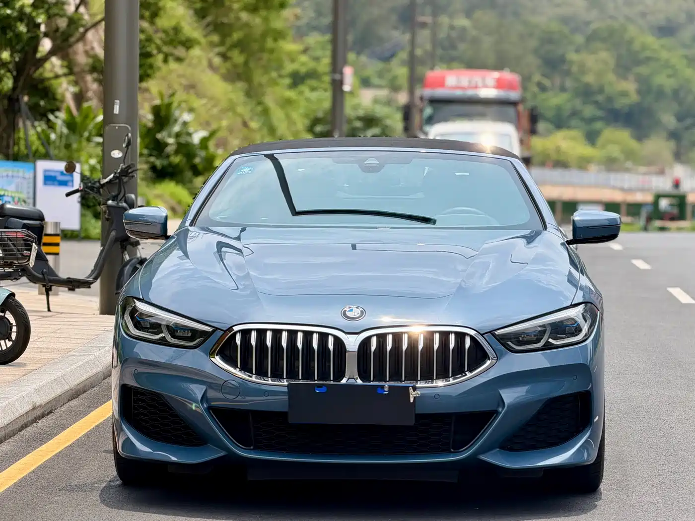 BMW 8 Series 2019 840i Convertible M Sport фото 3
