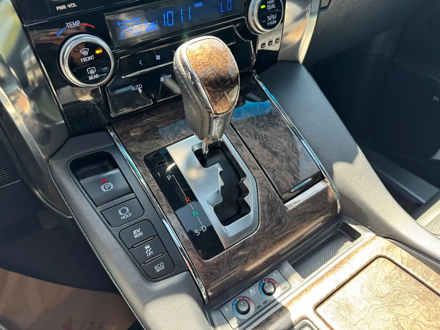 Toyota Vellfire 2023 Crown Hybrid 2.5L HV Ultimate фото 7