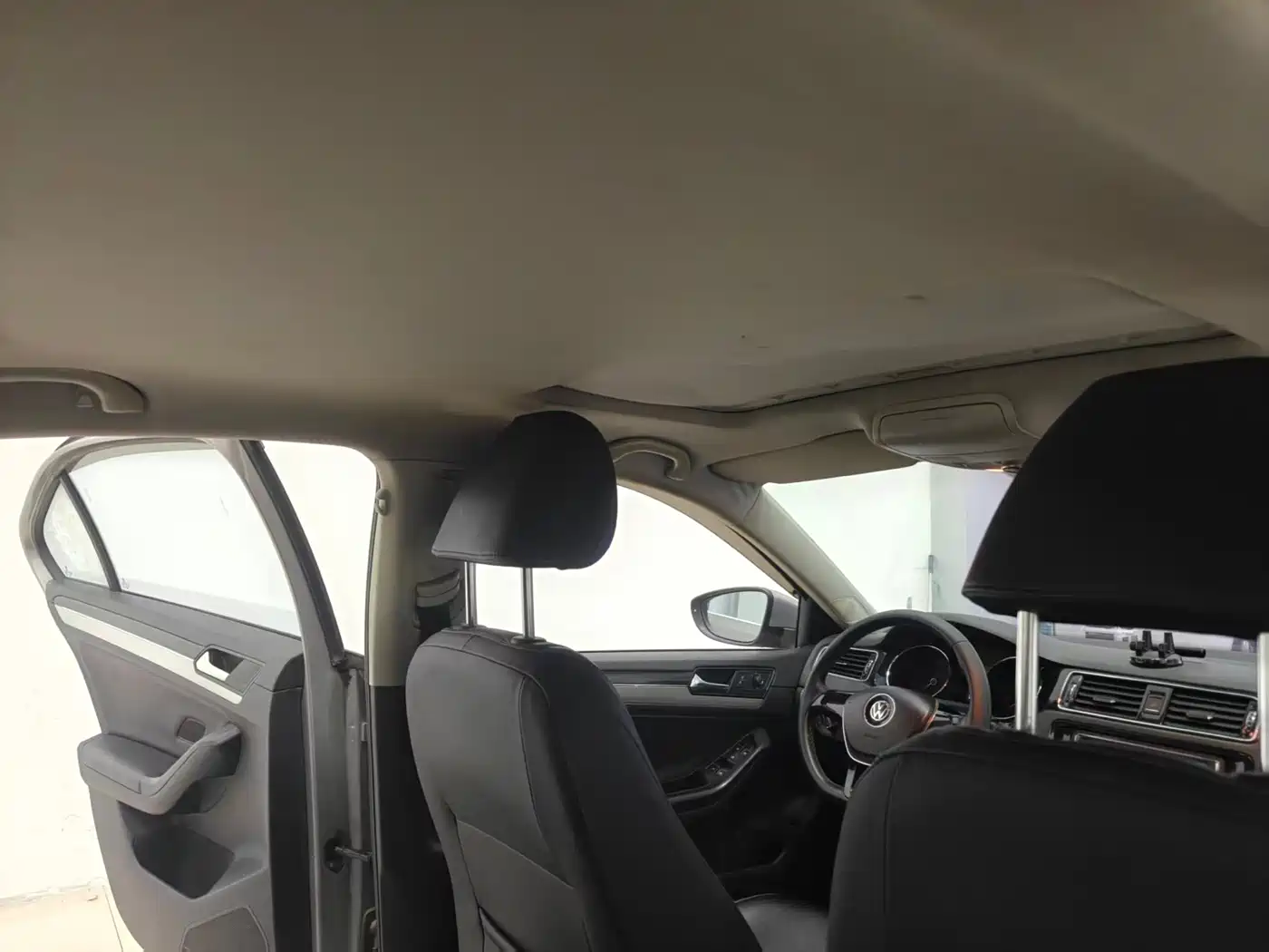 Volkswagen Sagitar 2015 1.6L Automatic Comfort фото 11