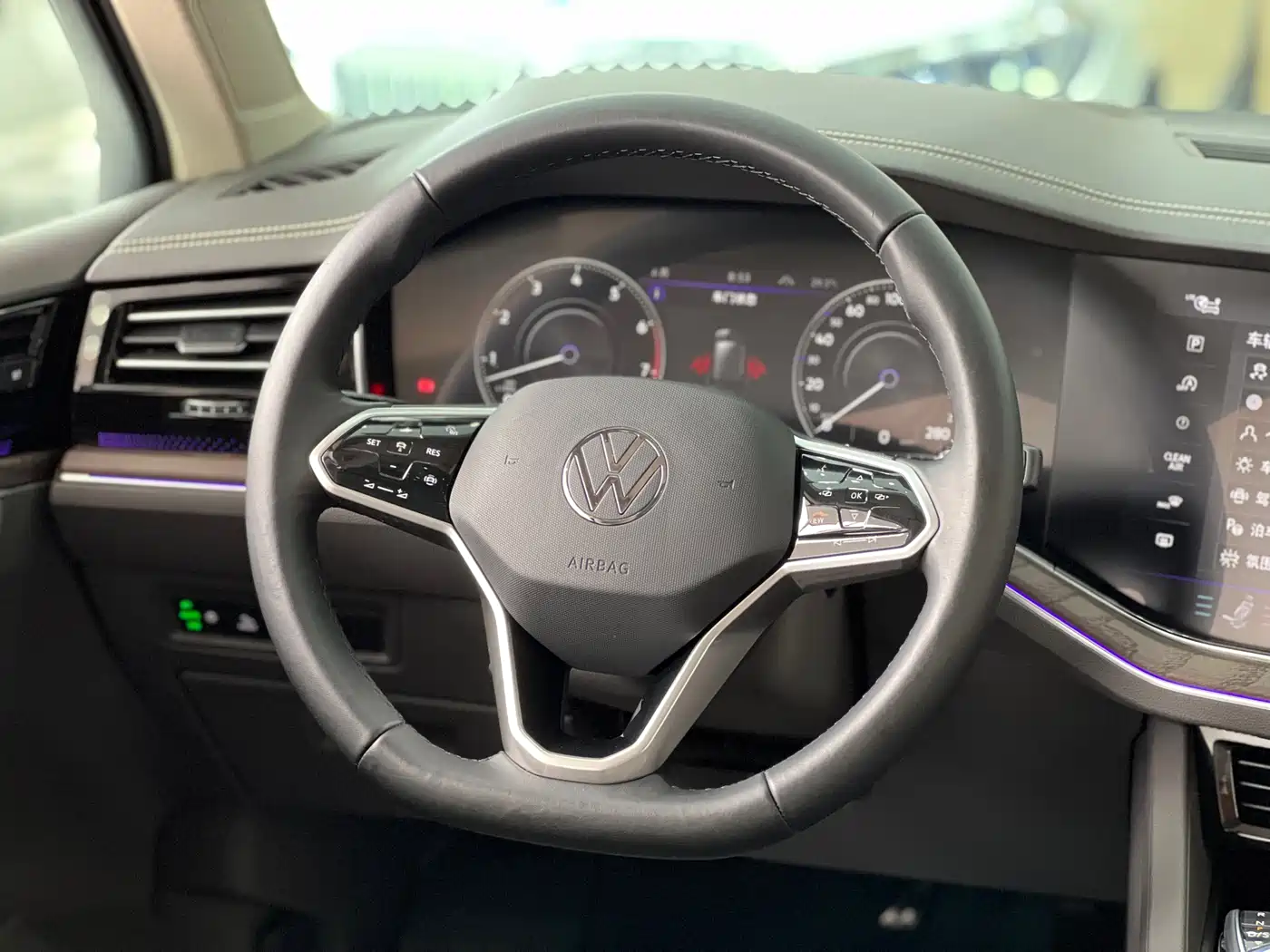 Volkswagen Touareg 2021 3.0TSI R-Line Classic Sport Package фото 7