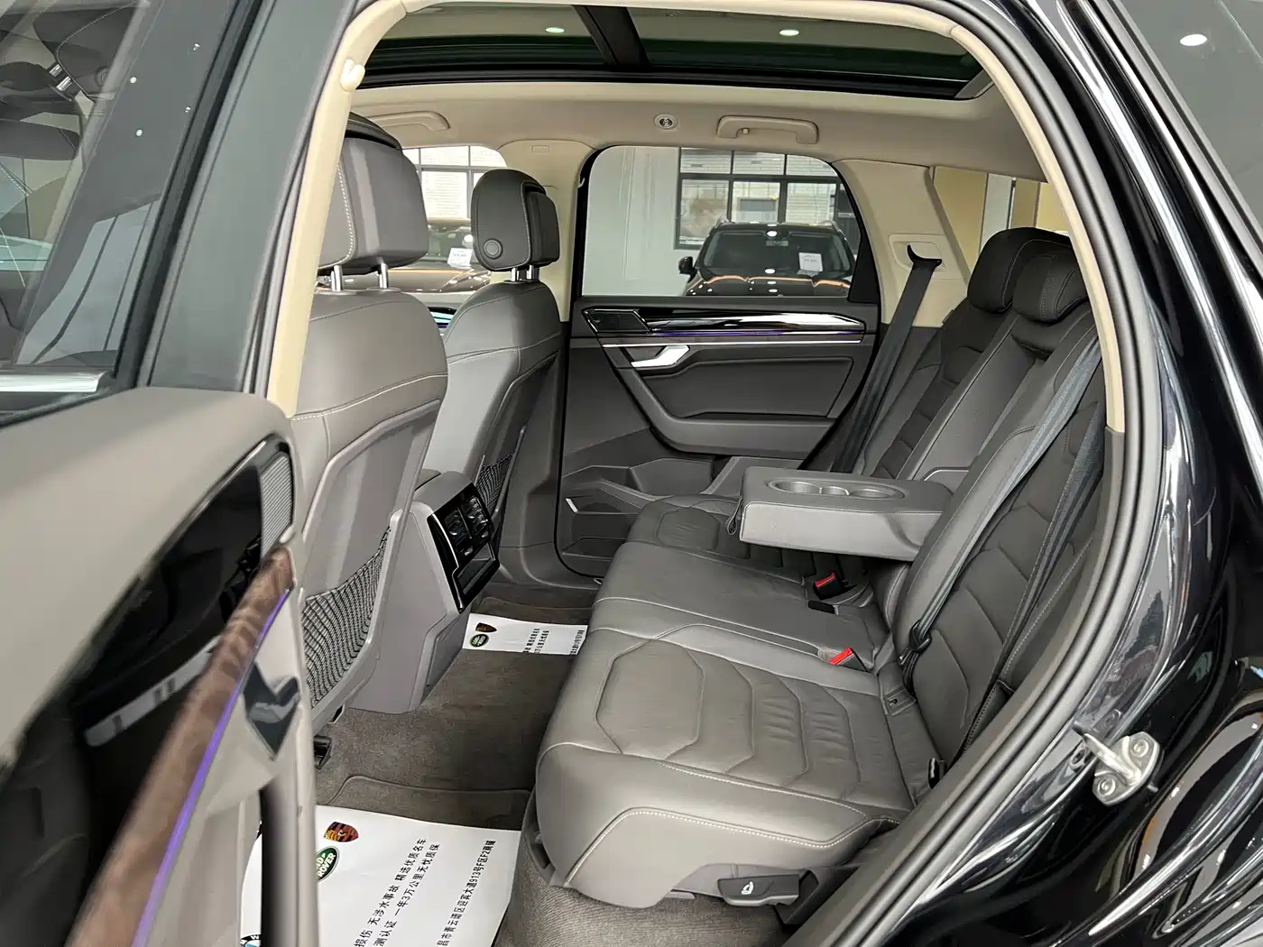 Volkswagen Touareg 2021 3.0TSI R-Line Classic Sport Package фото 9