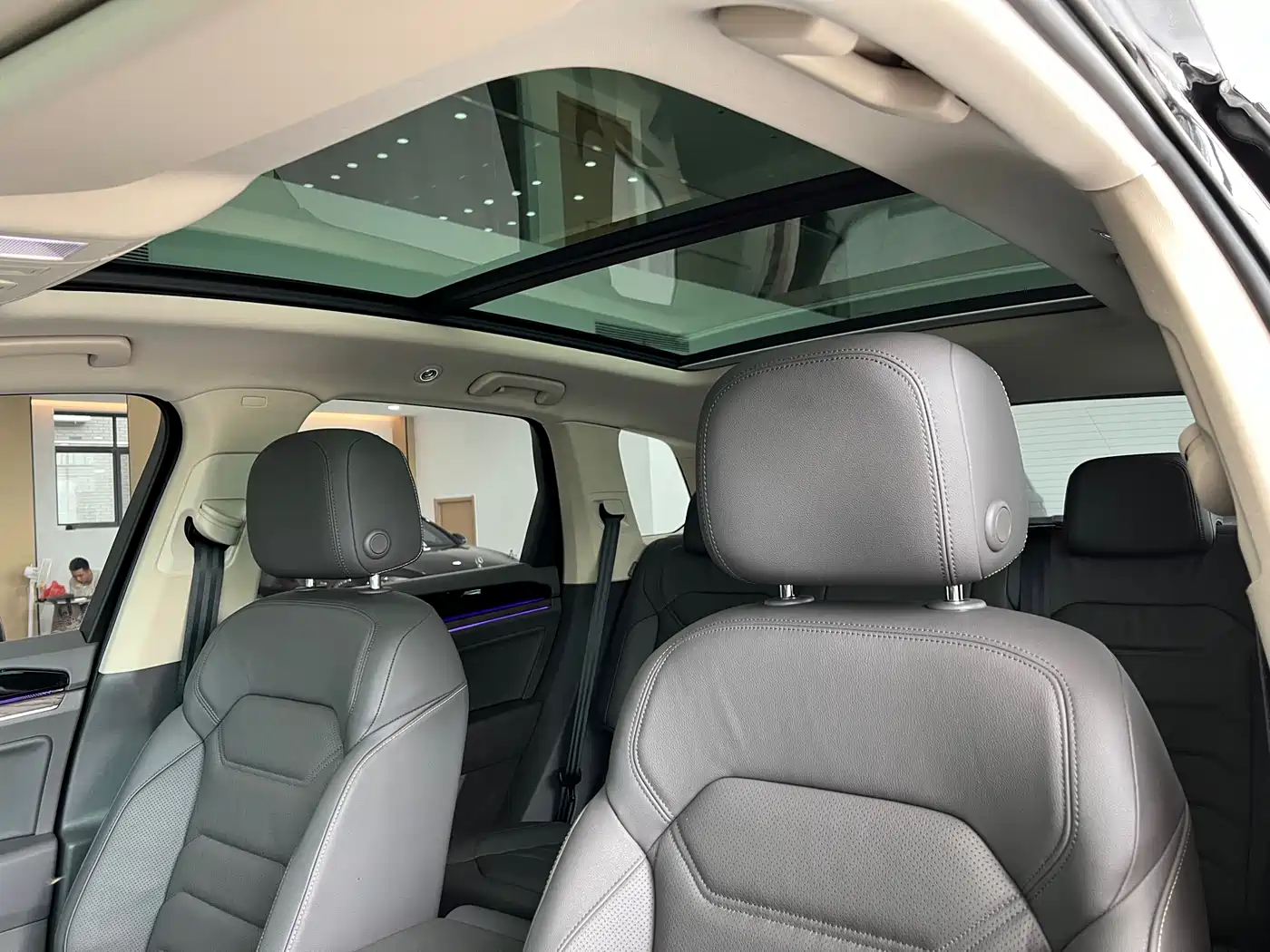 Volkswagen Touareg 2021 3.0TSI R-Line Classic Sport Package фото 15