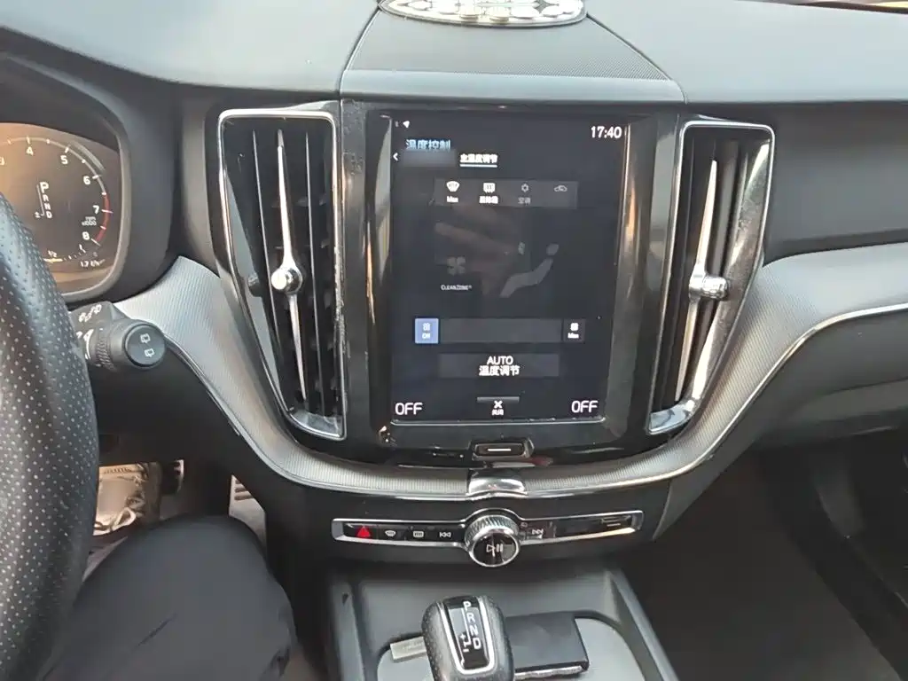 Фото 6 - Volvo XC60