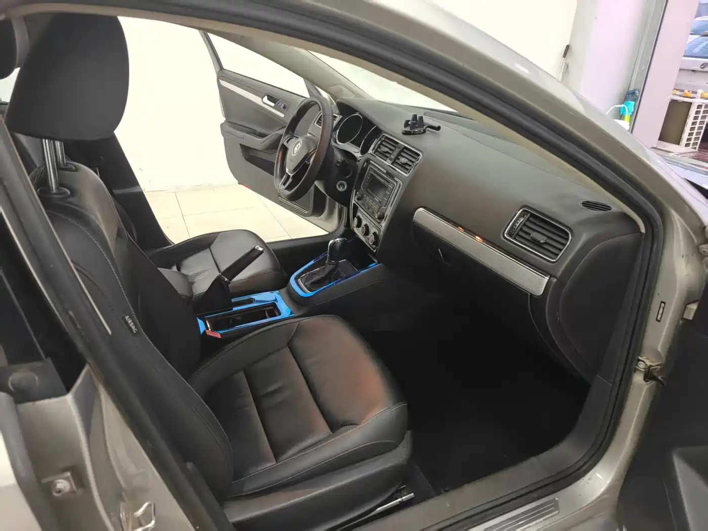 Volkswagen Sagitar 2015 1.6L Automatic Comfort фото 9