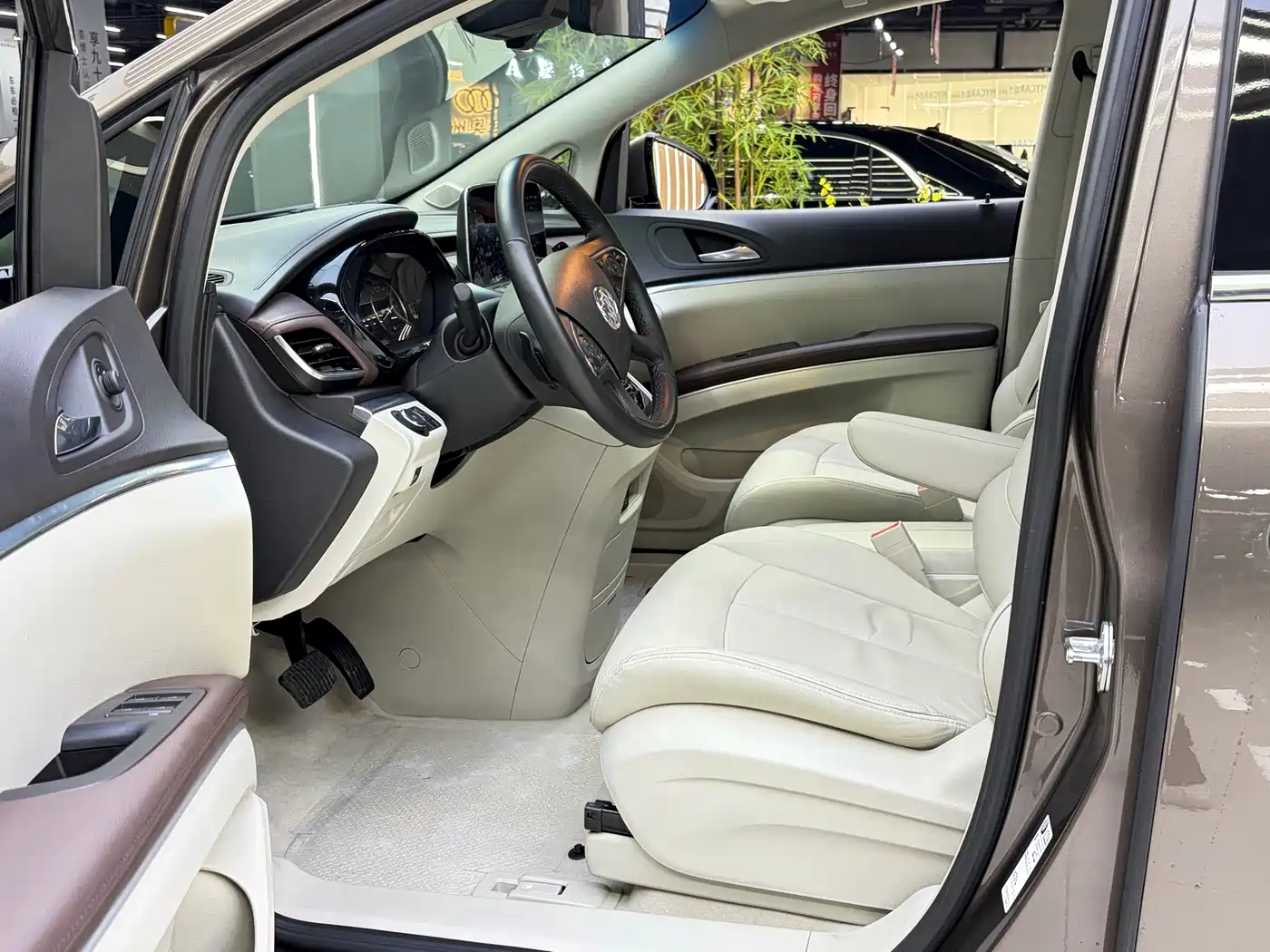 Buick GL8 2021 Land Business Class 652T Smart Luxury фото 4
