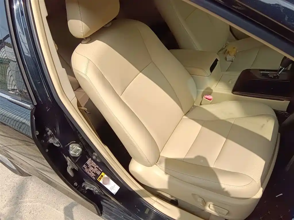 Toyota Camry 2015 2.0G Leading Edition фото 25