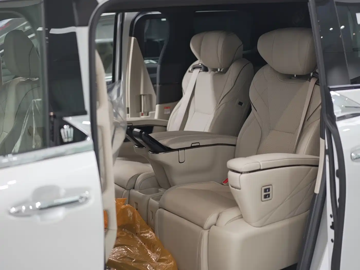 Toyota Vellfire 2024 Crown Hybrid 2.5L Executive Premium Edition фото 5
