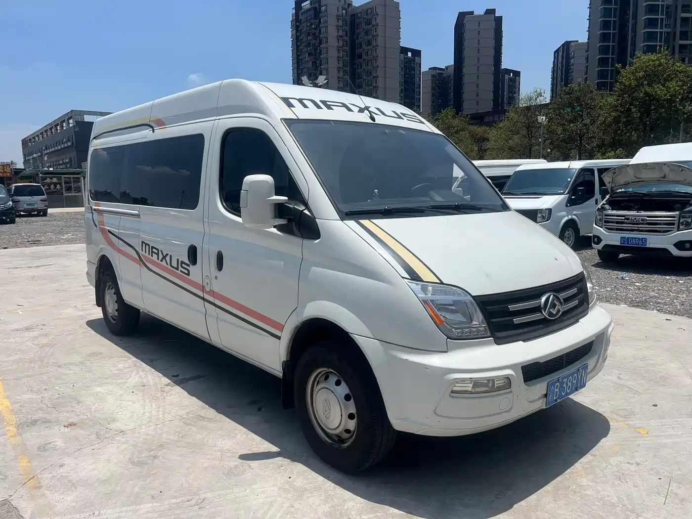 SAIC Maxus Xintu V80 2023 2.0T PLUS Manual All-round King Long Wheelbase Medium Roof 6/7/8/9-seater фото 3