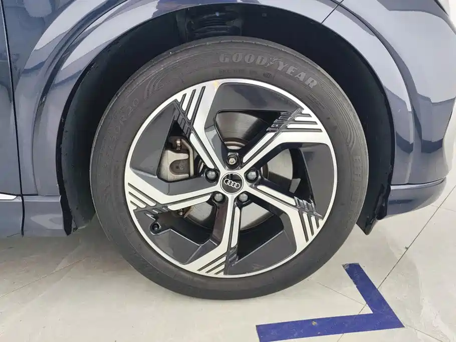 Audi Q4 e-tron 2023 2022 50 e-tron quattro Innovation Edition