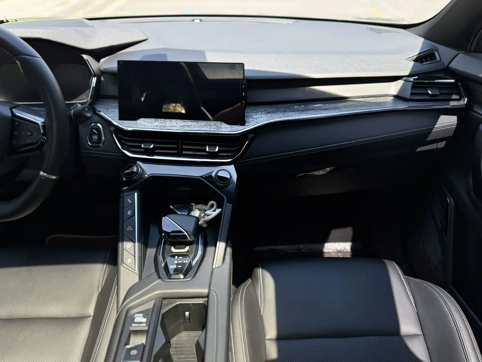 Фото 8 - Lynk & Co 06