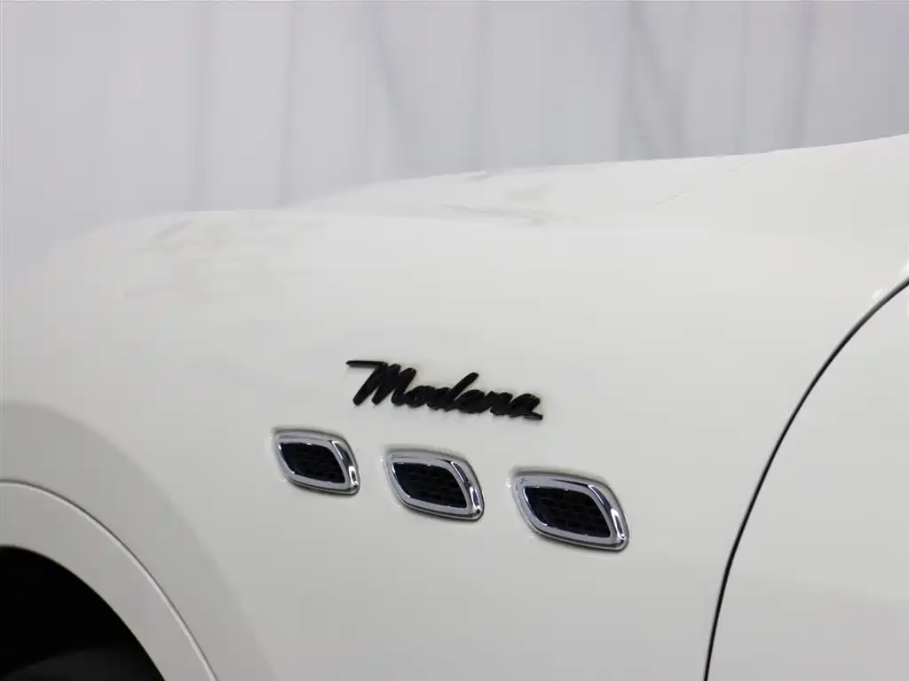 Maserati Levante 2023 3.0T Modena фото 23