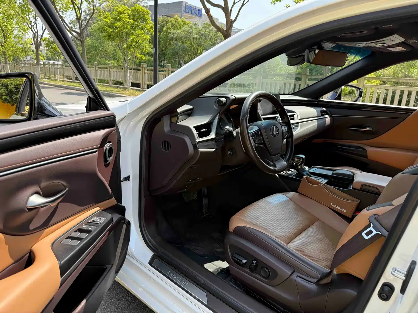 Фото 10 - Lexus ES