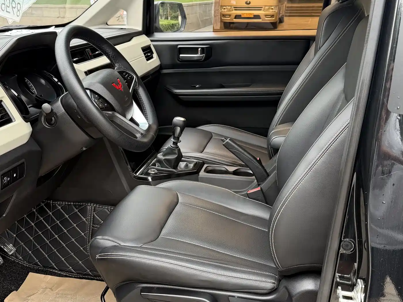 WULING AUTOMOBILE WULING JOURNEY