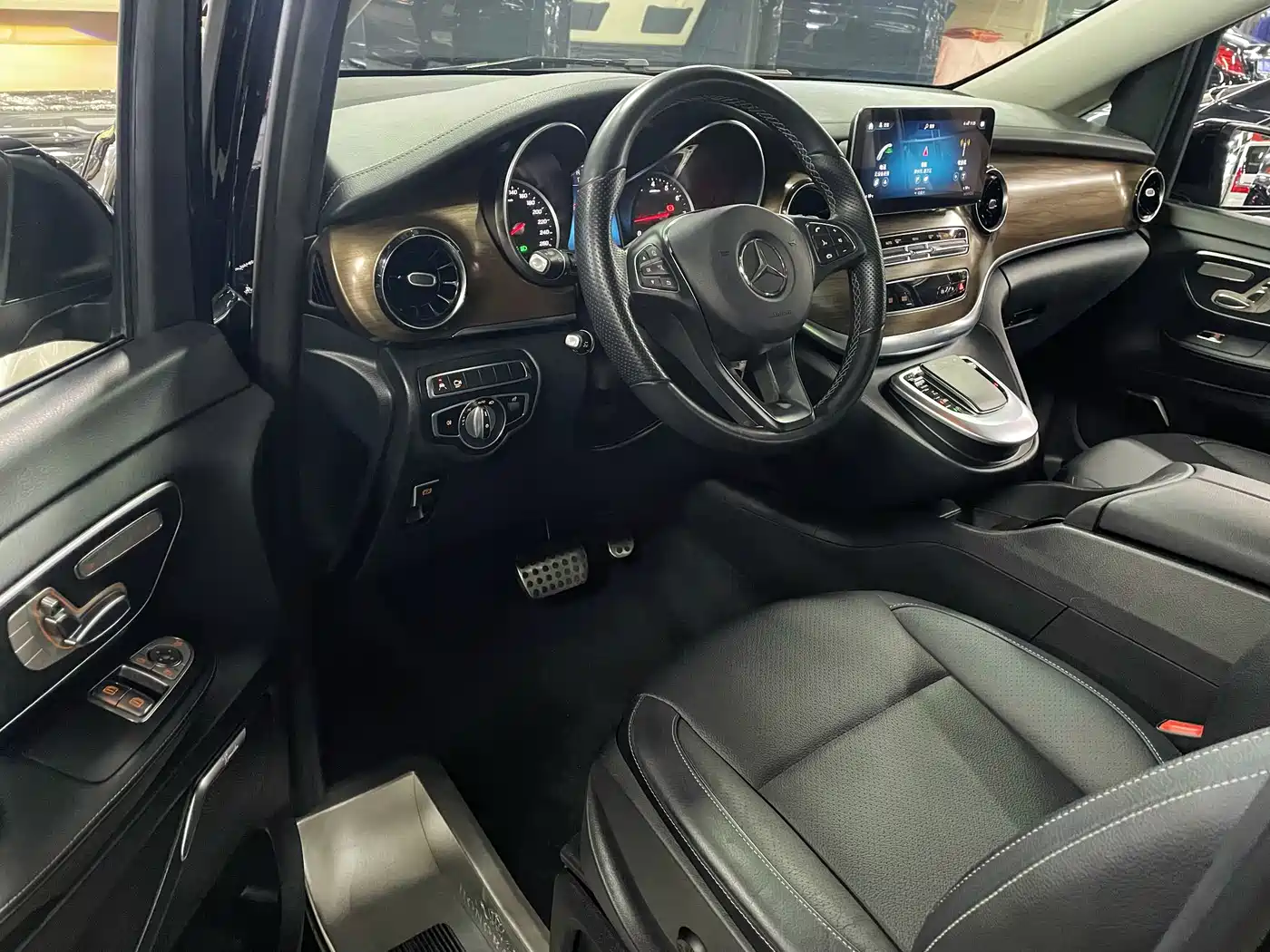 Mercedes-Benz V-Class 2021 V 260 L Long Wheelbase Luxury Edition фото 2