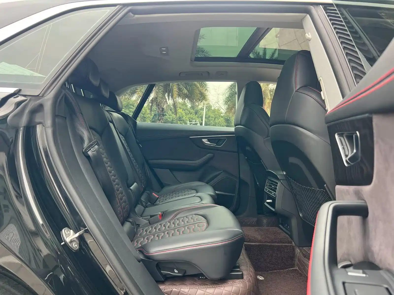 Фото 6 - Audi Q8