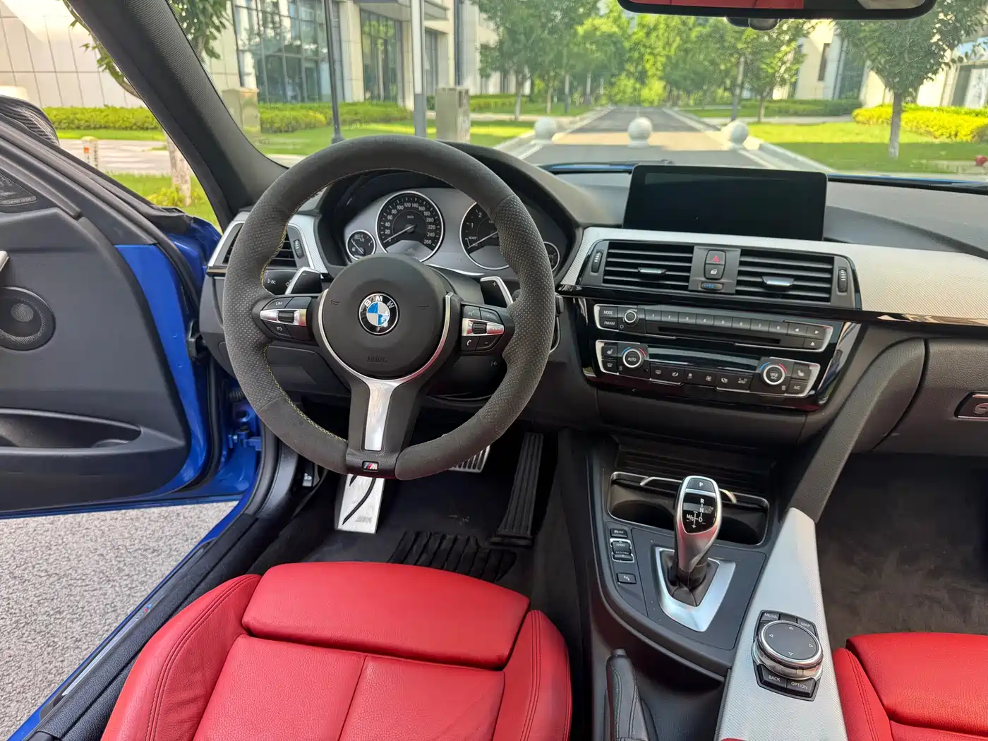 BMW 3 Series 2017 330i M Sport фото 20