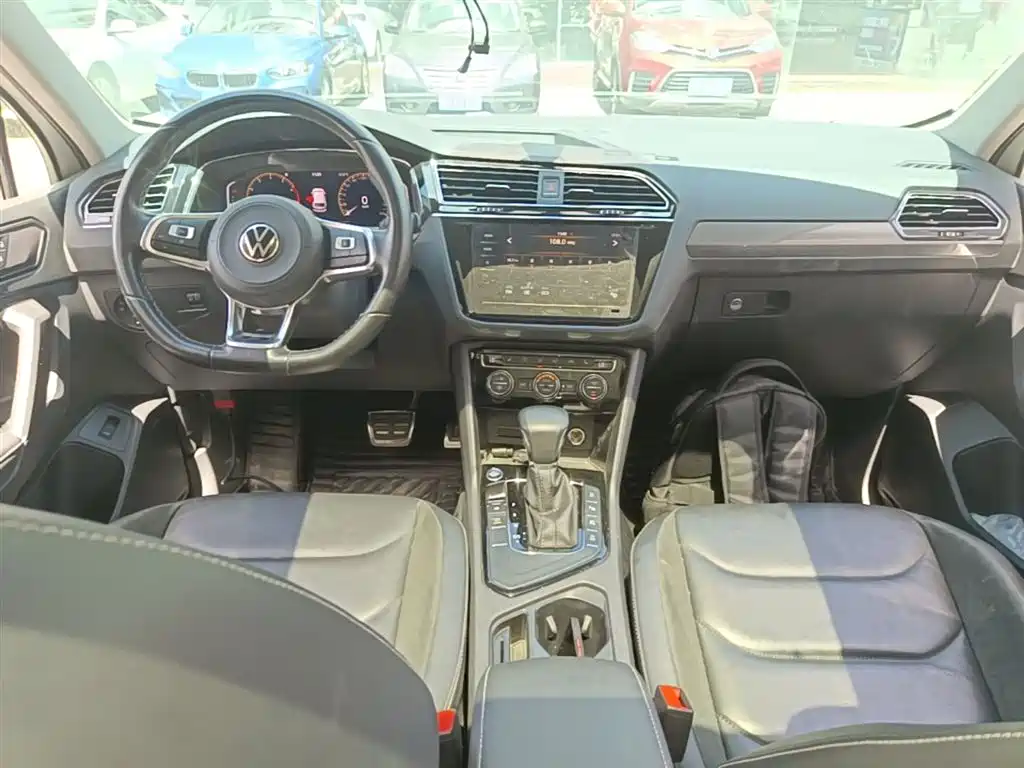 Volkswagen Tiguan L 2021 330TSI Automatic 2WD R-Line Premium фото 9