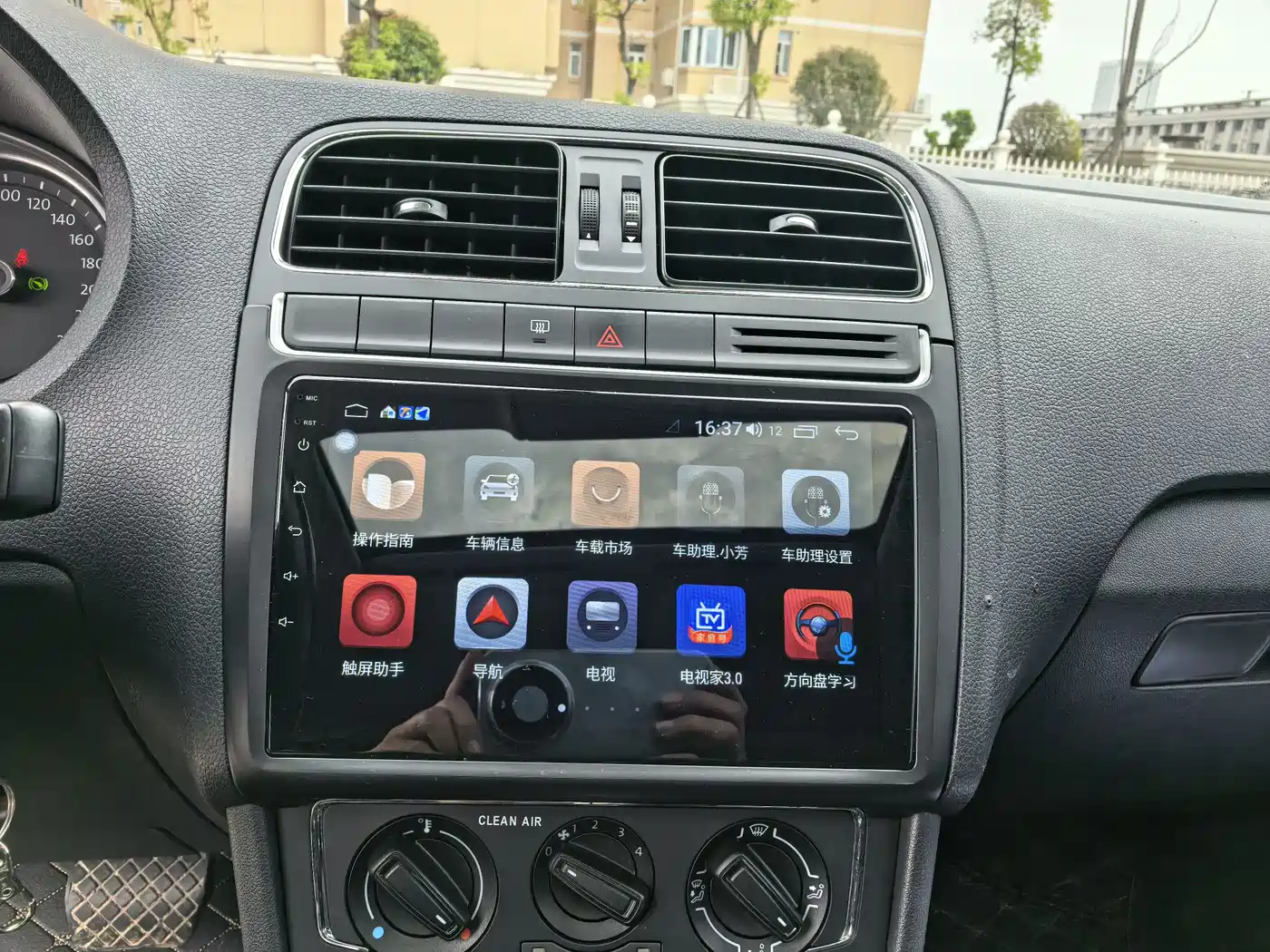 Volkswagen Polo 2016 1.6L Automatic Luxury фото 10