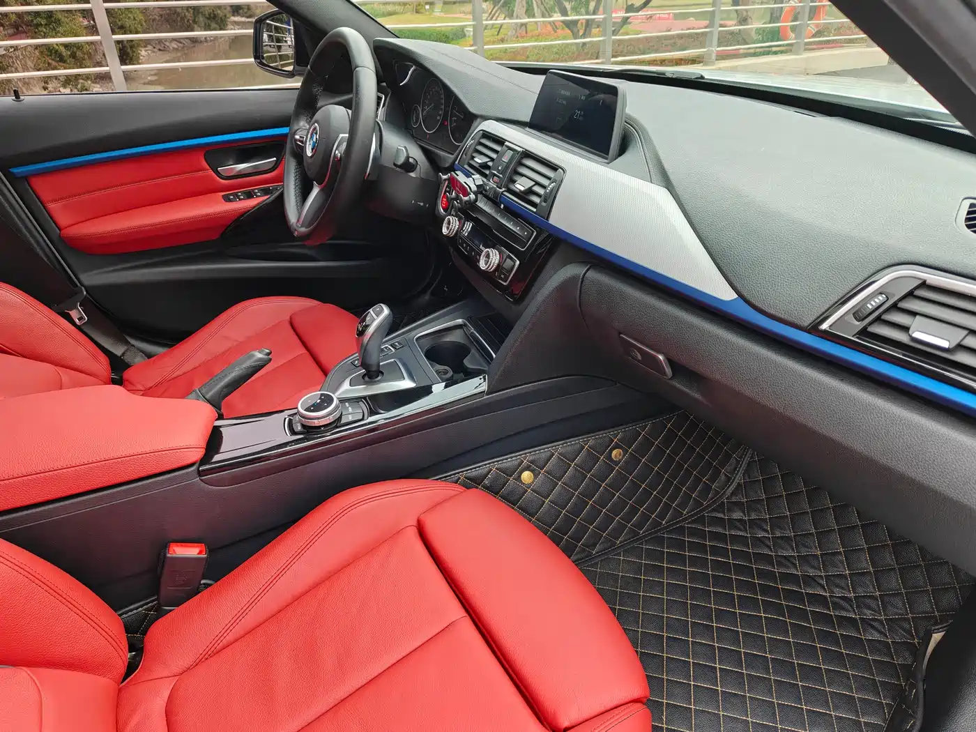 BMW 3 Series 2019 320i M Sport Package фото 6