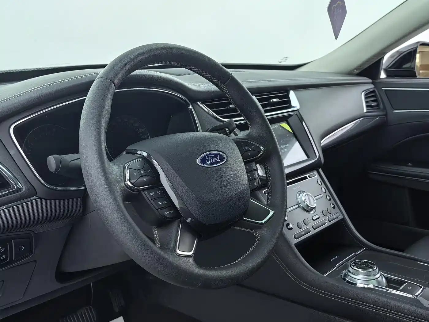 FORD TAURUS
